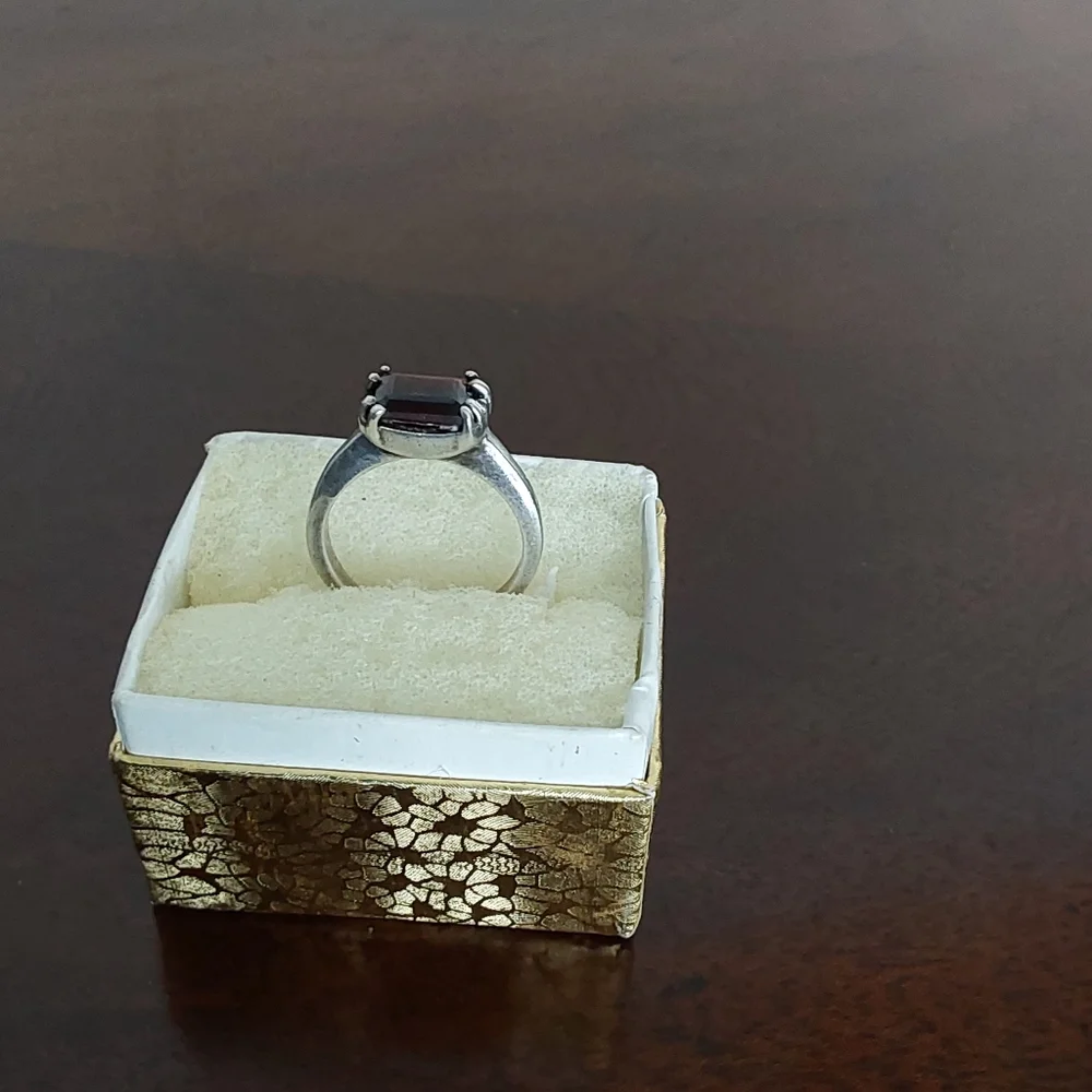 Elegant 925 Silver Ring with‎ Natural Garnet Stone